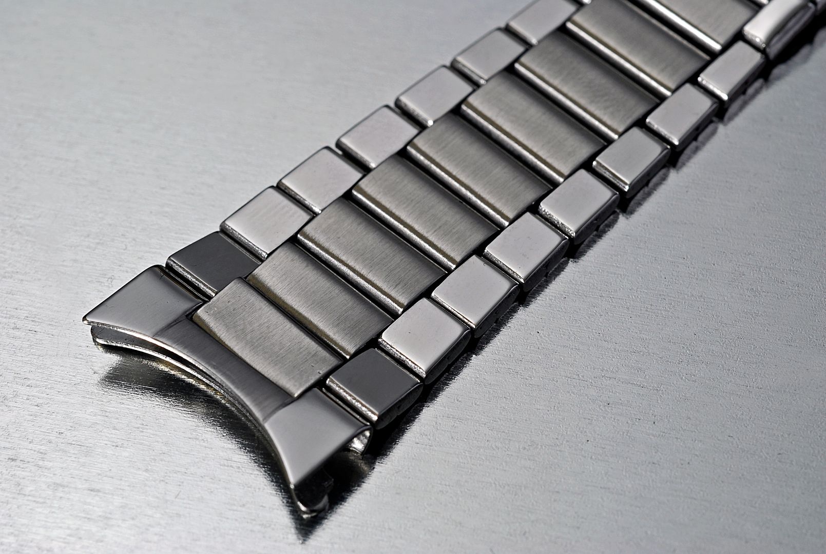 omega 1039 bracelet